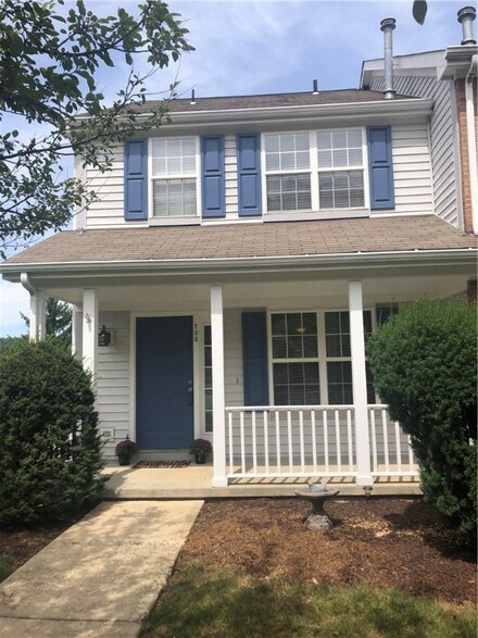 208 Castle Creek Dr, Seven Fields, PA 16046