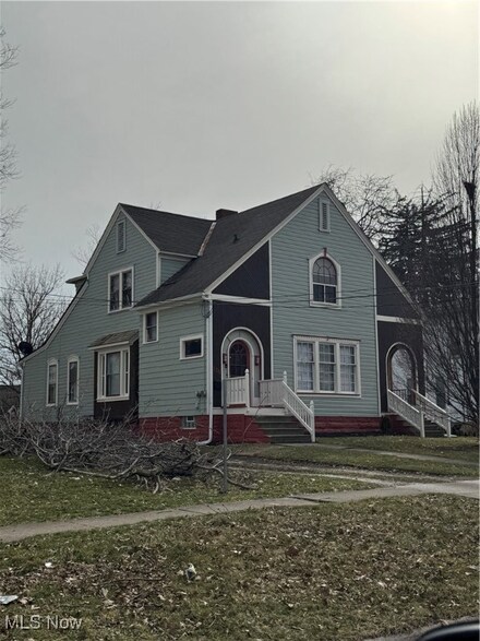 236 9th St, Elyria, OH 44035