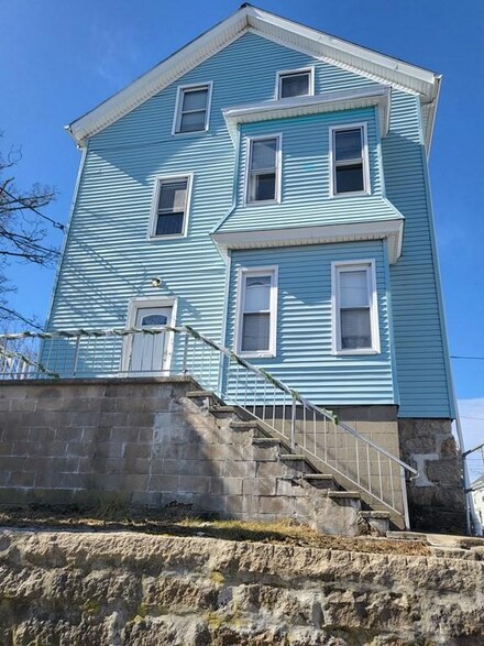 93 Fenner St, Fall River, MA 02724