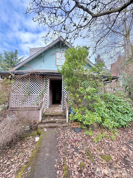 2031 E Harrison St, Tacoma, WA 98404