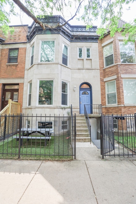 3556 N Wilton Ave Unit 2, Chicago, IL 60657