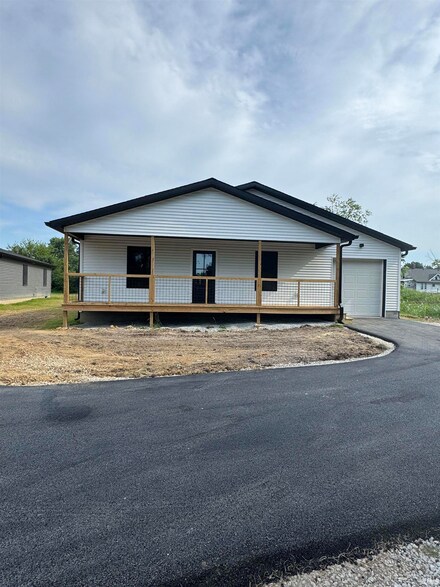 503 College Ave, Mitchell, IN 47446