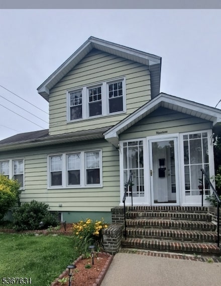 19 Harding St, Maplewood, NJ 07040