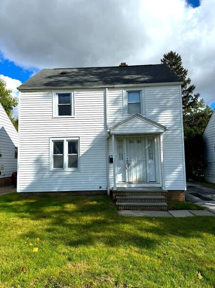 5127 Joseph St, Maple Heights, OH 44137