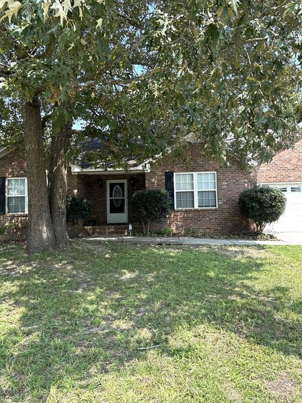 2805 Navigator Cir, Dalzell, SC 29040