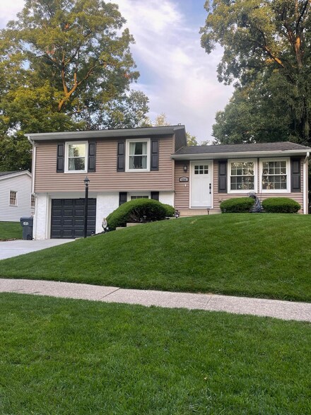 6206 Peachtree St, Portage, MI 49024