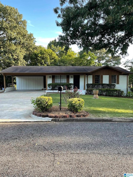7413 Dogwood Ln, Fairfield, AL 35064