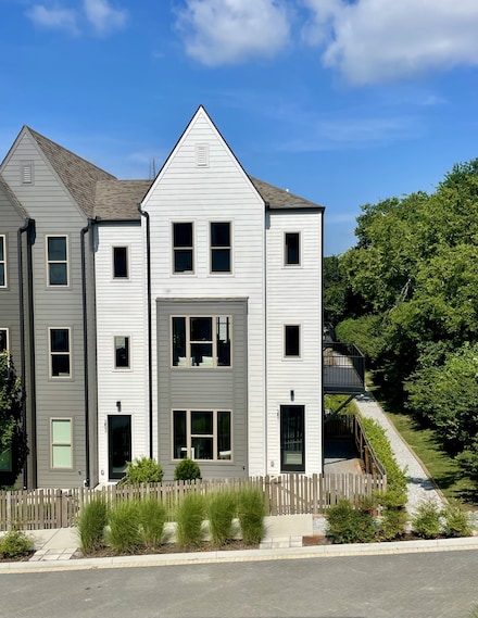 251 Arrowhead Dr, Nashville, TN 37216