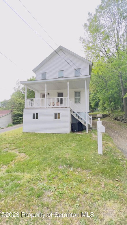 81 Upper Powderly St, Carbondale, PA 18407