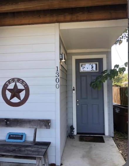 1300 Hausman Unit A, Lockhart, TX 78644