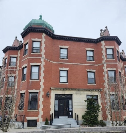899 Beacon St Unit 3, Boston, MA 02215