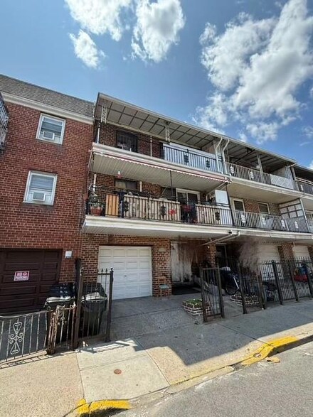 57-54 Xenia St, Flushing, NY 11368