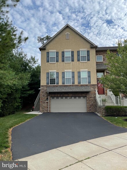 80 Lilly Dr, Feasterville Trevose, PA 19053
