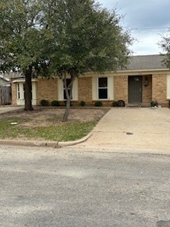 521 David Davis Dr, Mc Gregor, TX 76657