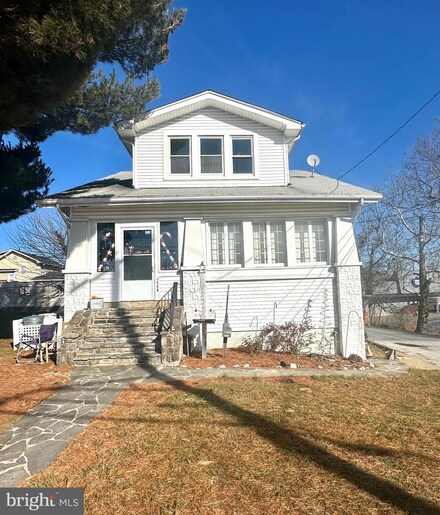 1300 North Ave, Halethorpe, MD 21227