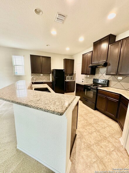 104 Rolling Creek, Boerne, TX 78006