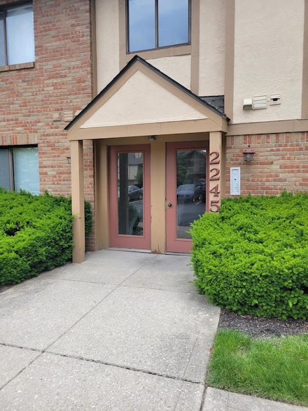 2245 Hedgerow Rd Unit C, Columbus, OH 43220