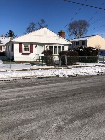 130 Leonard Ave, East Providence, RI 02914