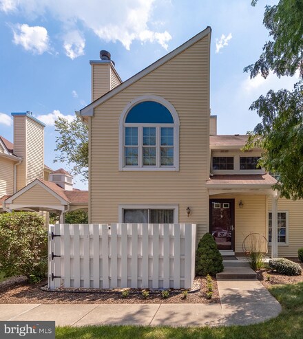 39 Powell Ct, Hightstown, NJ 08520