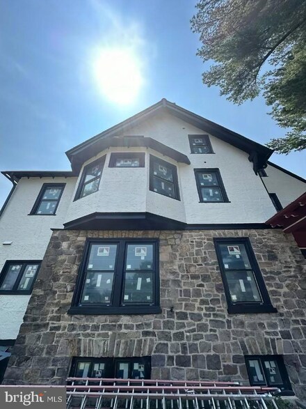 101 Grandview Rd, Ardmore, PA 19003