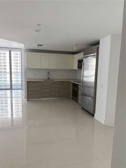 1300 Brickell Bay Dr Unit 2210, Miami, FL 33131