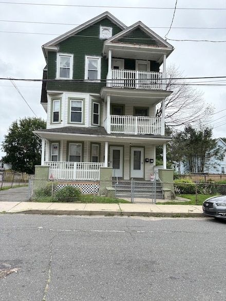 51 Crown St, Waterbury, CT 06704
