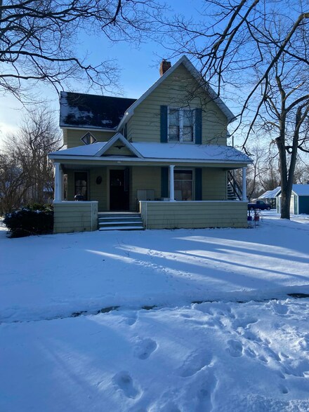 119 Locust St, Clinton, MI 49236