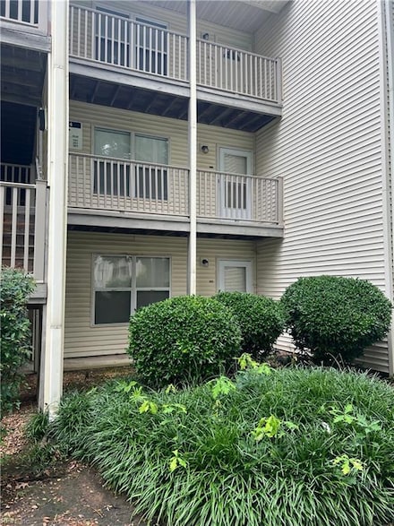 574 Candle Ln Unit 203, Newport News, VA 23608
