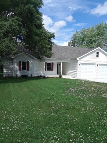230 S Scott St, Rensselaer, IN 47978