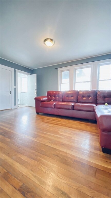 8 Dartmouth St, Arlington, MA 02474