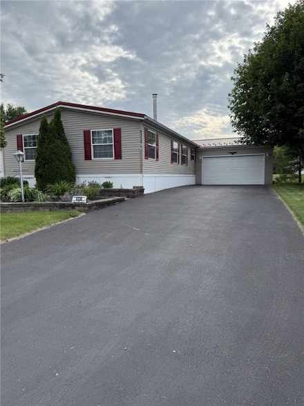 6330 Kims Dr, Victor, NY 14564