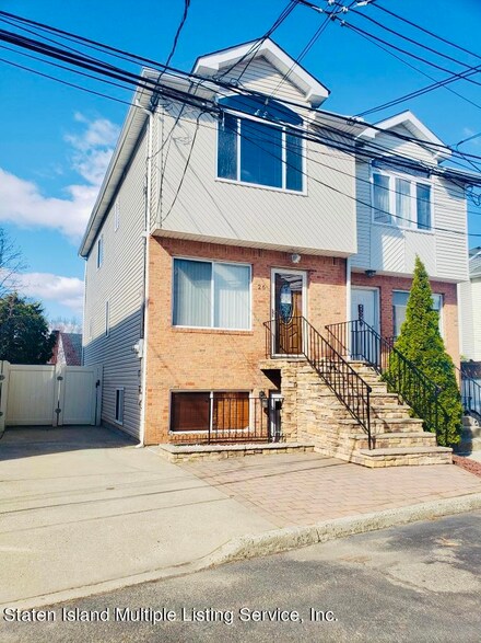 26 Bentley Ln, Staten Island, NY 10307