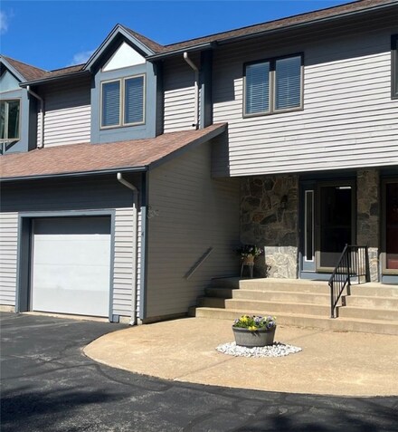 8 Acorn Ct Unit 4, Wakefield, RI 02879