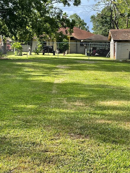 8043 Hickok Ln, Houston, TX 77075