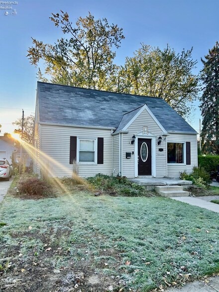 215 S Collinwood Blvd, Fremont, OH 43420