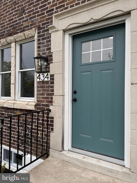 434 Westmont Dr, Darby, PA 19023