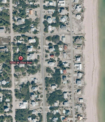 1016 W Pine Ave, East Point, FL 32328