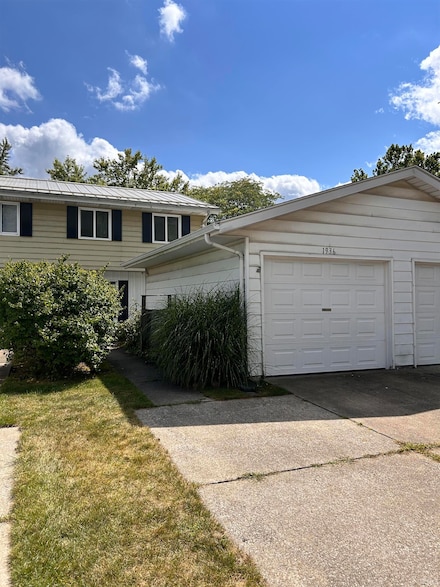 1936 Greenock St, South Bend, IN 46614
