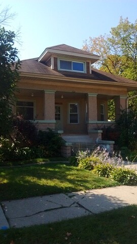 8029 White Ave, Lyons, IL 60534