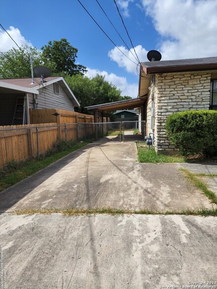 6538 Buena Vista St, San Antonio, TX 78237