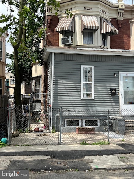 61 S 27th St, Camden, NJ 08105