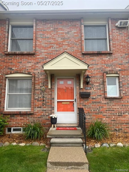 37265 Great Oaks Ct, Clinton Township, MI 48036