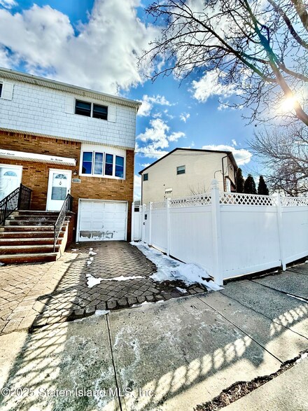 213 Crossfield Ave, Staten Island, NY 10312