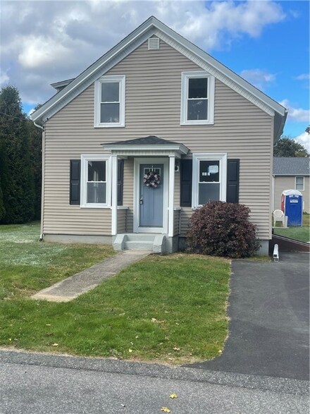 44 Seneca St, Cumberland, RI 02864