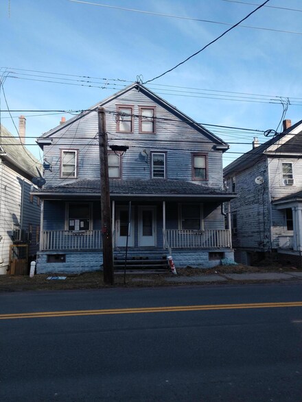 162 E Main St, Glen Lyon, PA 18617