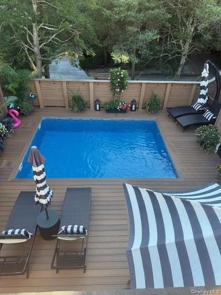 224 Wilmot Rd, Ocean Beach, NY 11770