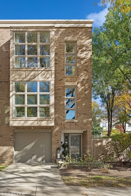 2301 N Wayne Ave, Chicago, IL 60614