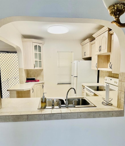 2302 Sunrise Blvd Unit 3-201, Fort Pierce, FL 34982
