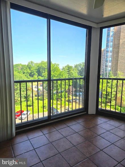 5902 Mount Eagle Dr Unit 705, Alexandria, VA 22303