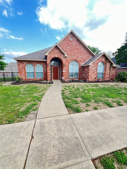 2210 Fairlands Dr, Garland, TX 75040